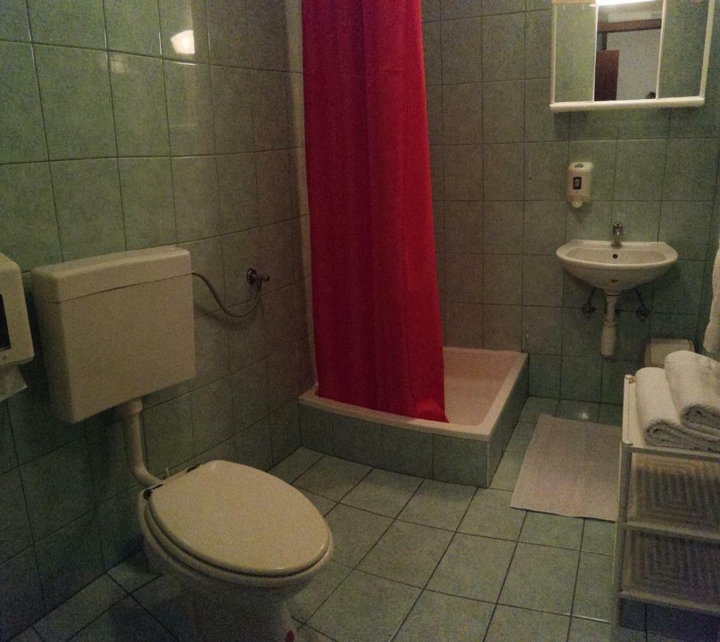 Kavana I Sobe Monika Hotel Grabrovnik Ngoại thất bức ảnh